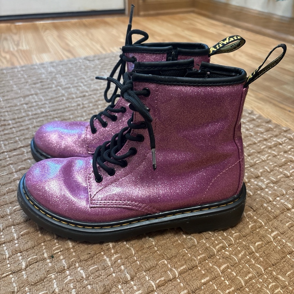 Dr. Martens Kids Boots in Shimmering Pink